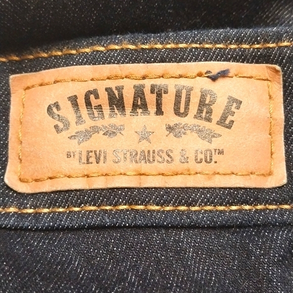 Levi Strauss Signature NWT Size 14 ‎ Modern Soft Skinny Denim Shorts Cuffed Dark - Picture 5 of 8